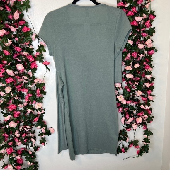 Francesca’s Alya Green V-Neck Wrap Blouse Women’s Large Sage Comfort - Picture 6 of 7